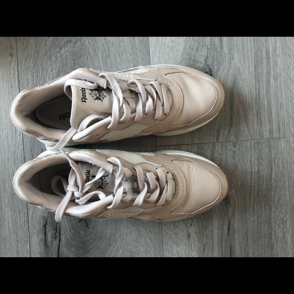 Womens Reebok’s - Picture 4 of 4
